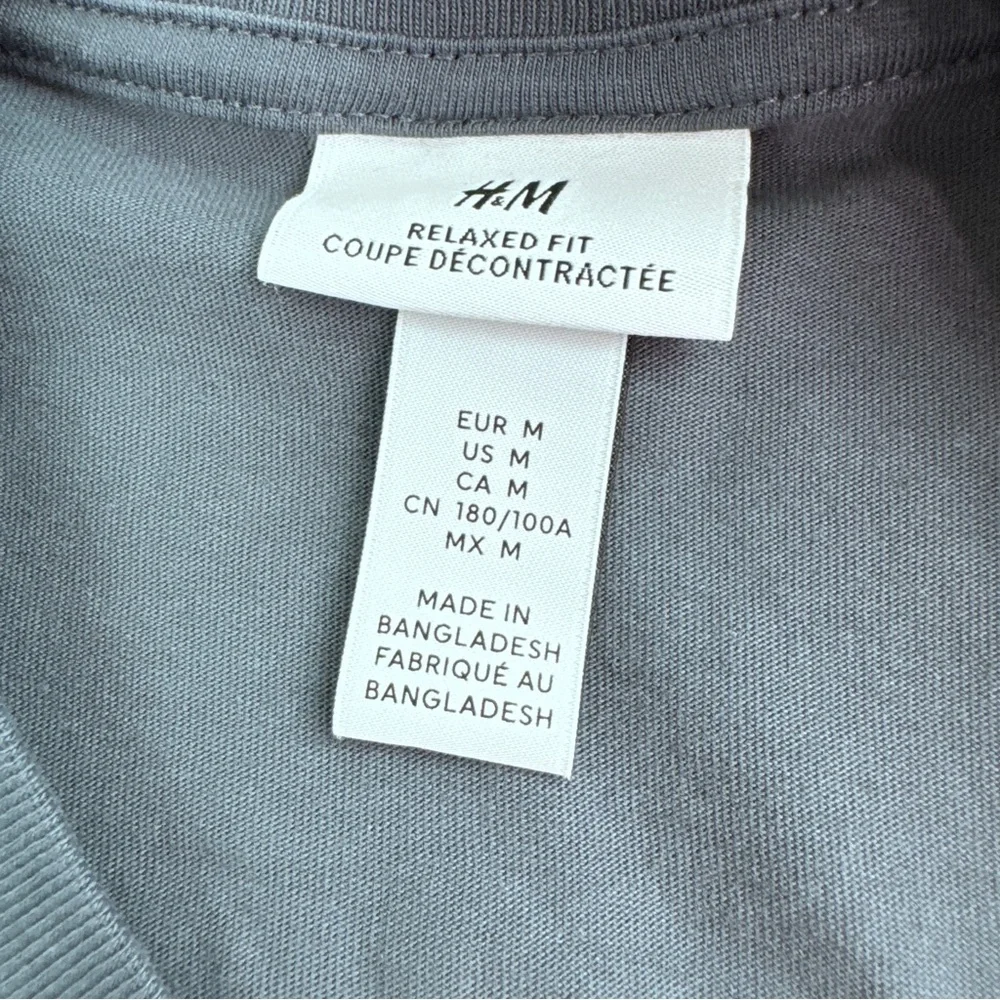 H&M set of 2 Black and Gray relaxed fit short sleeve crew neck graphic T-Shirt - Picture 10 of 11